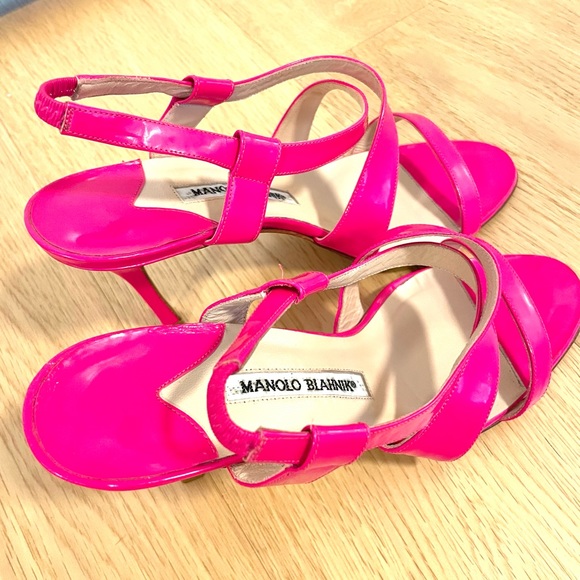 Manolo Blahnik fuchsia barbie coloured patent leather sandals. Size 38 (6.5/7) - Picture 4 of 5